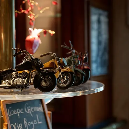 호텔 Logis Gourmet & Relax Wellness De La Sure 4*