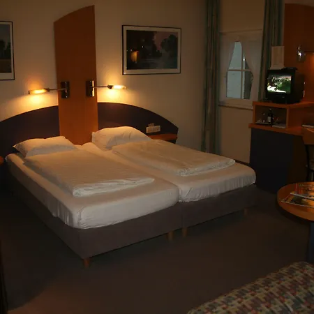 Logis Gourmet & Relax Wellness De La Sure ホテル 4*