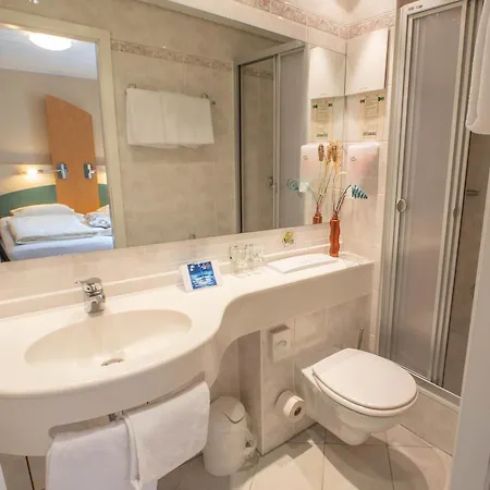 Logis Gourmet & Relax Wellness De La Sure فندق