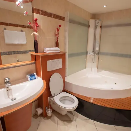 Logis Gourmet & Relax Wellness De La Sure فندق