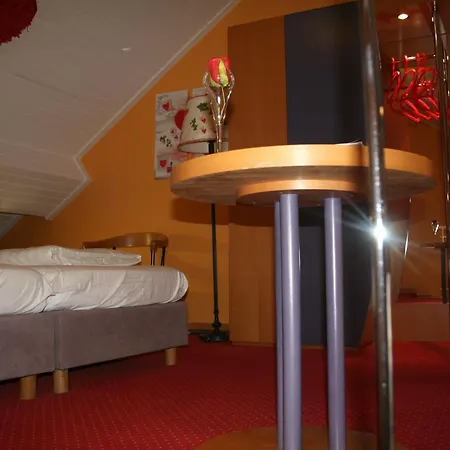 ホテル Logis Gourmet & Relax Wellness De La Sure