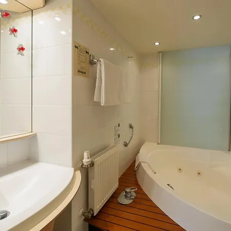 Logis Gourmet & Relax Wellness De La Sure Otel