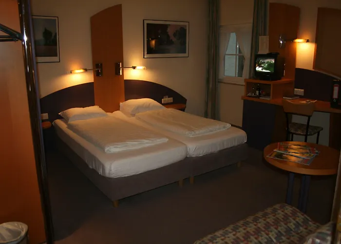 Logis Gourmet & Relax Wellness De La Sure Hotel 4*