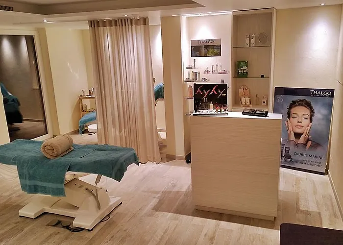 Logis Gourmet & Relax Wellness De La Sure Hotel 4*