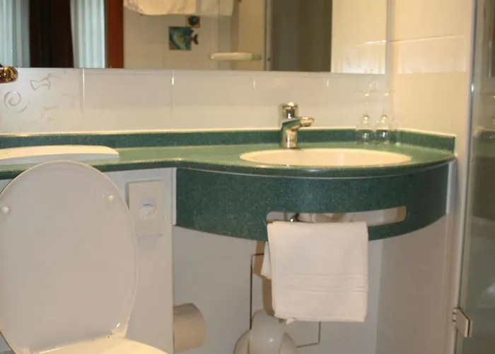 Logis Gourmet & Relax Wellness De La Sure Hotel 4*